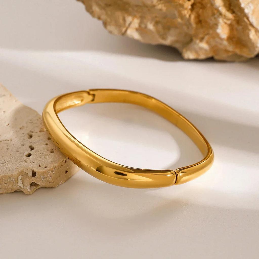 Bold chique bangle