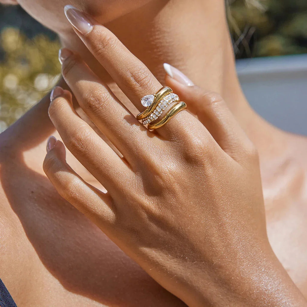Curved classic ring