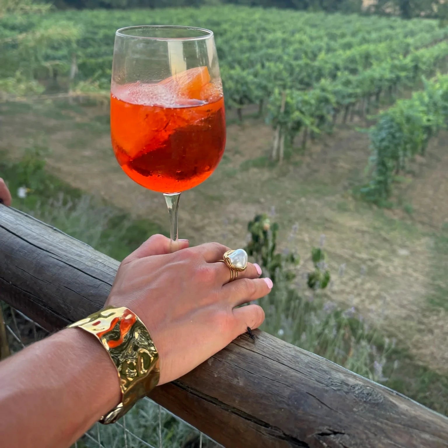 Strucked statement bangle