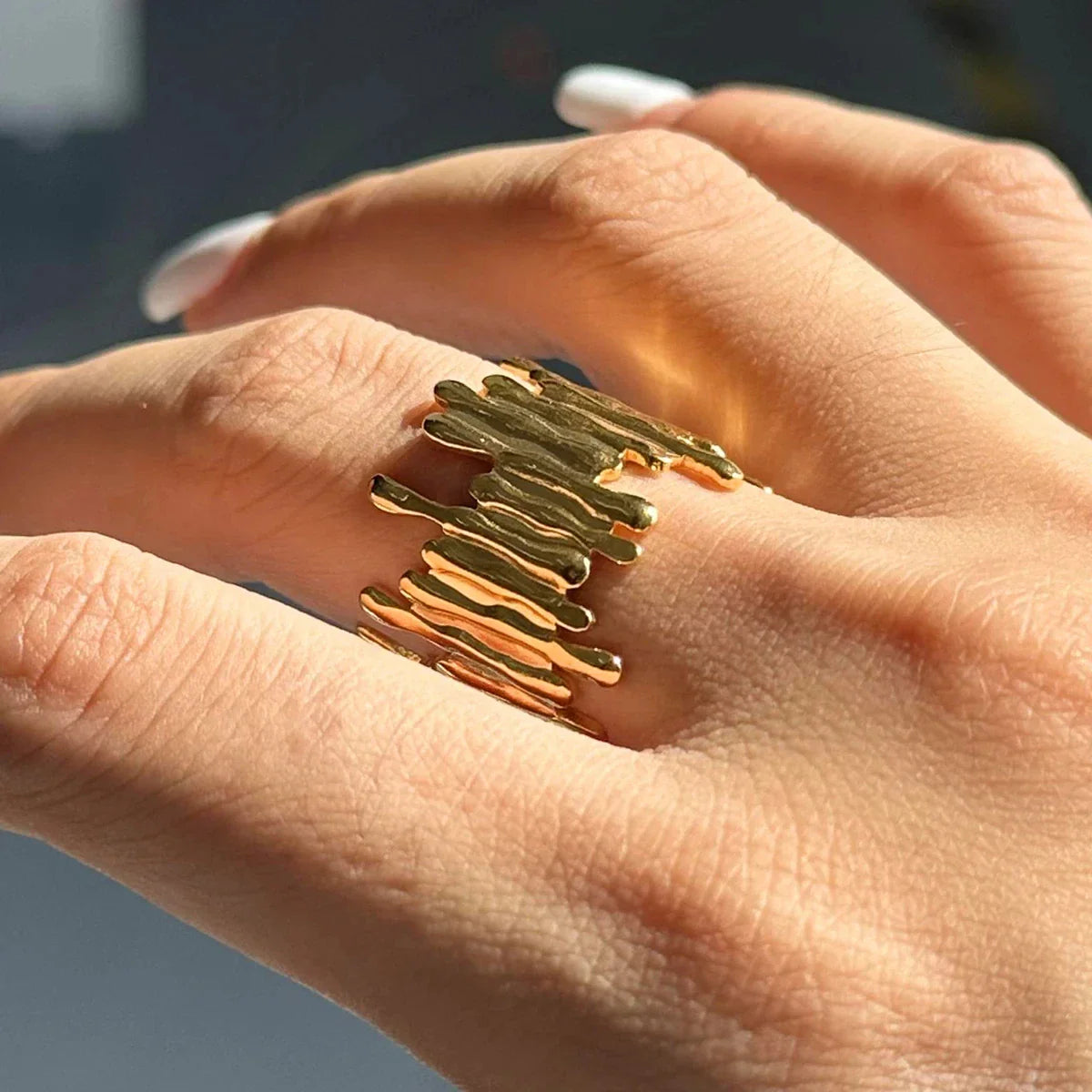 Vertical lined ring